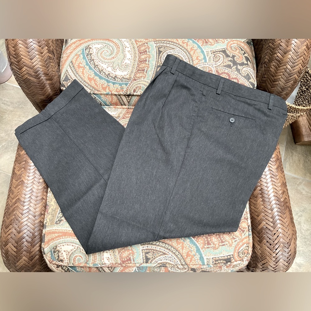 Dockers Stain Defender men’s pants. EUC